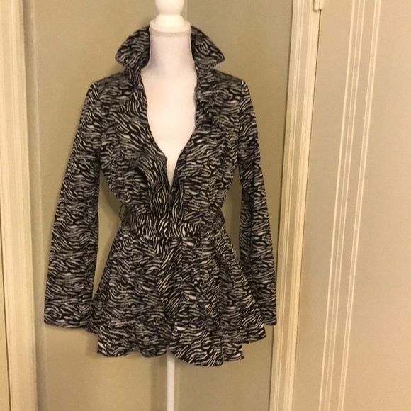 Zebra print size Medium trench coat. Nice!!!😊 - Picture 1 of 4